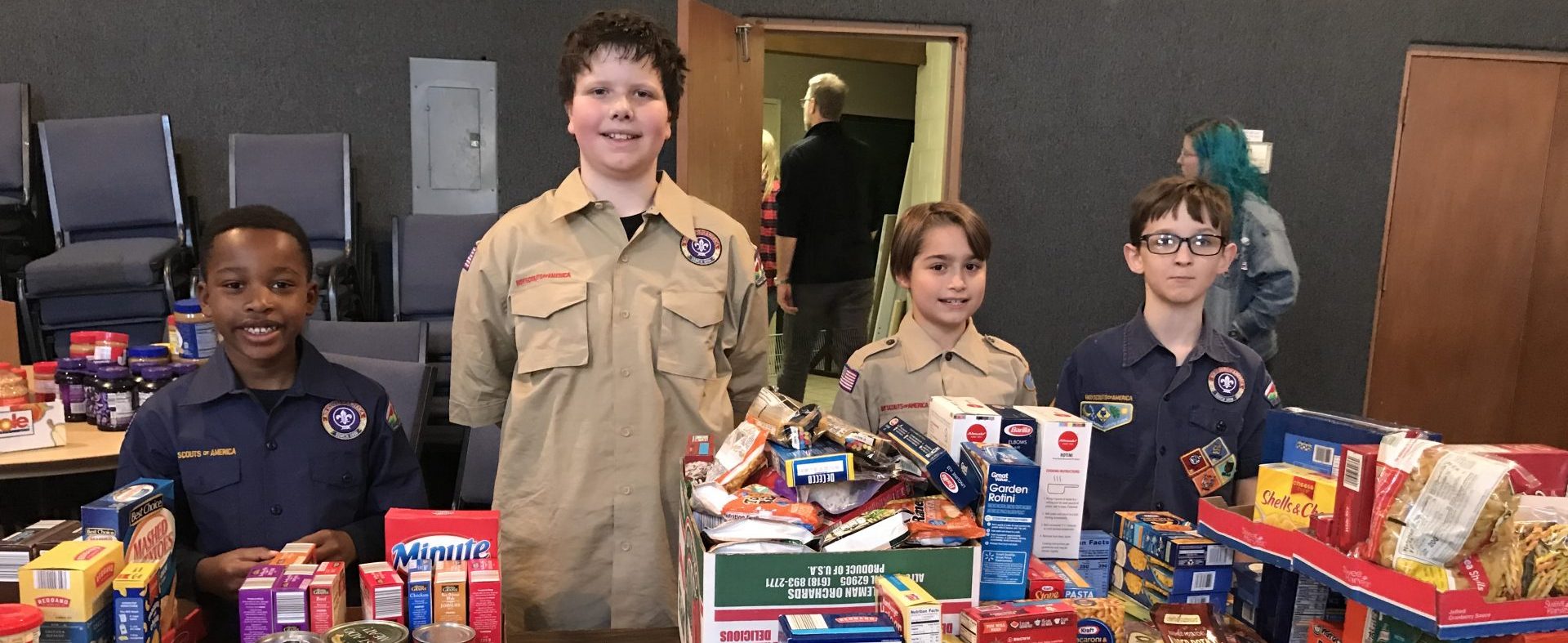 Scouts a food drive